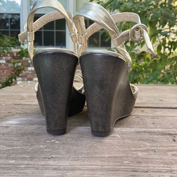 Franco Sarto Wedge Heel Gold Bow Front - Picture 3 of 9